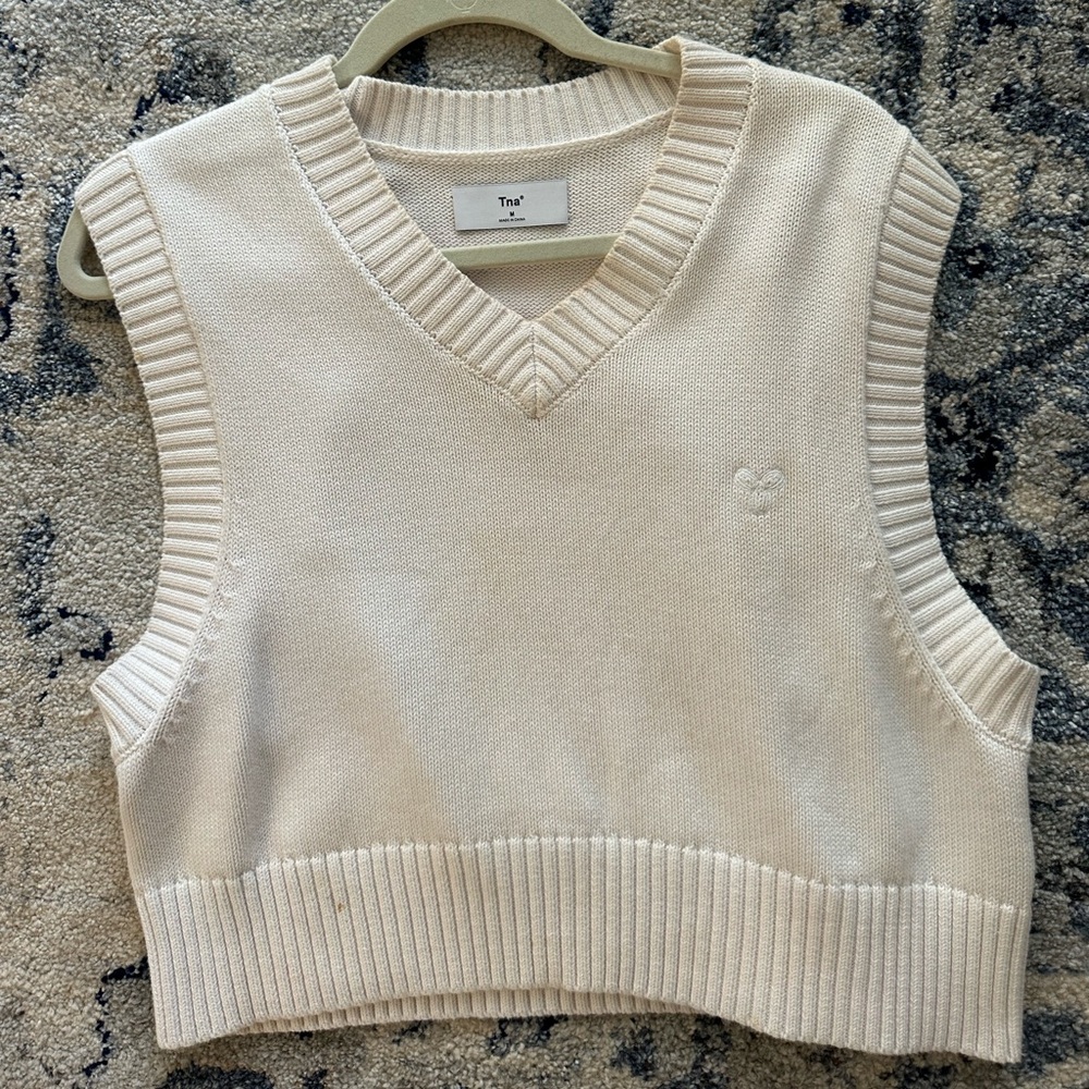 Aritzia TNA Cream Knit Sleeveless Sweater Vest